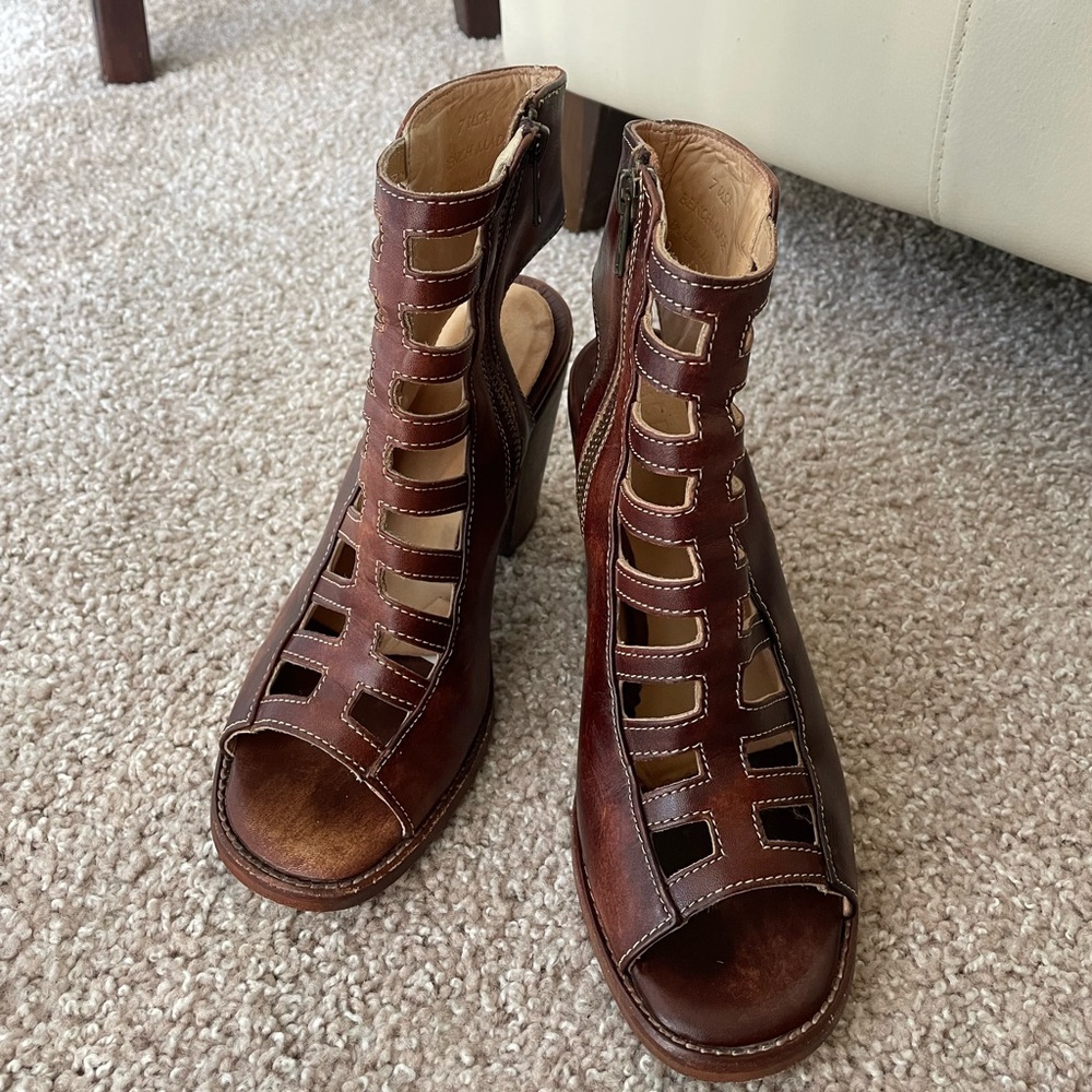 Bed Stu Brown Leather Cutout Block Heel Sandals - Picture 3 of 8
